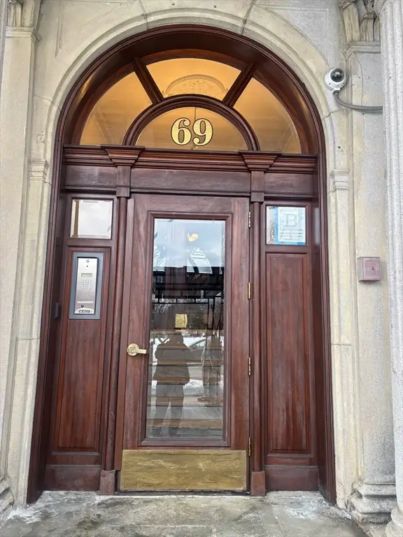 69 Park Dr #10, Boston, MA 02215