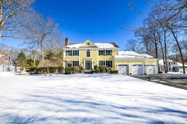 78 Emerald Dr, Dartmouth, MA 02747