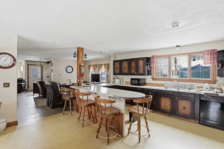 253 Main St, Amesbury, MA 01913 - #3