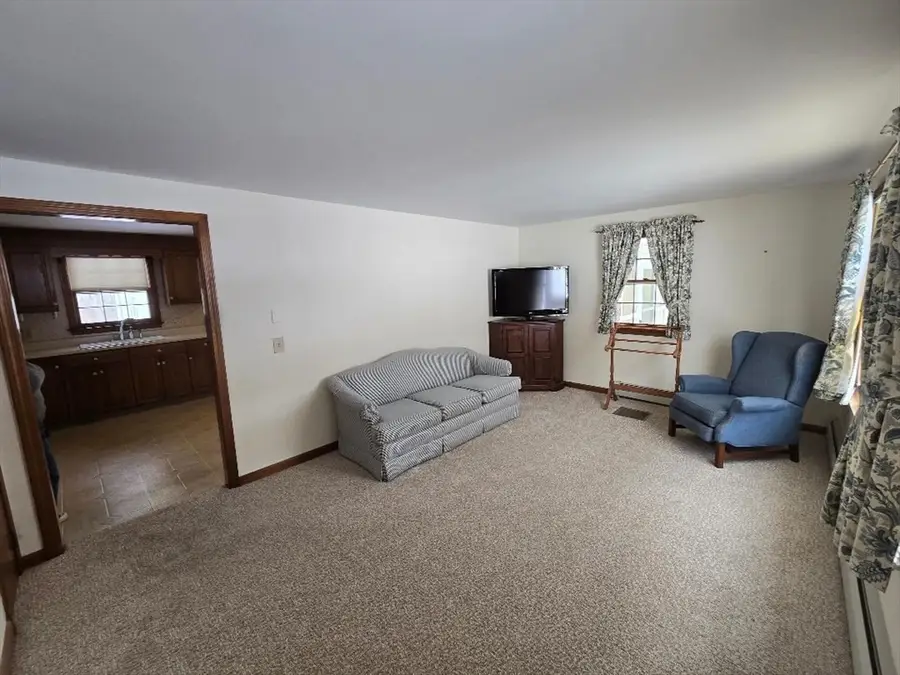 46 Westwood Dr, Sturbridge, MA 01566 - #2