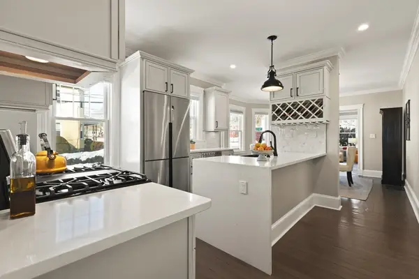 504 Main St #1, Watertown, MA 02472