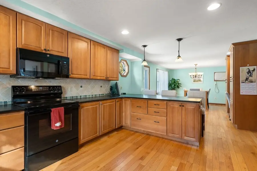 384 Pine St, Feeding Hills, MA 01030 - #3