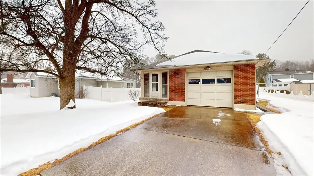 29 Lincoln St, Agawam, MA 01030 - #1