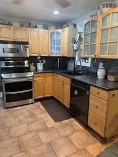 16 Tremont St, Peabody, MA 01960 - #3