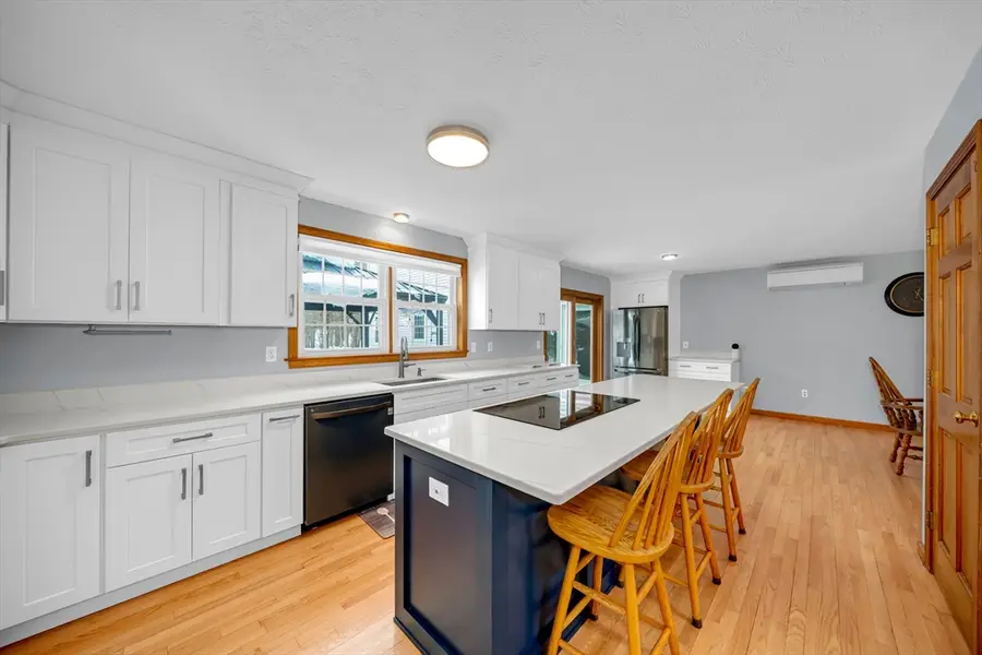 11 Longwood Dr, Lunenburg, MA 01462 - #3