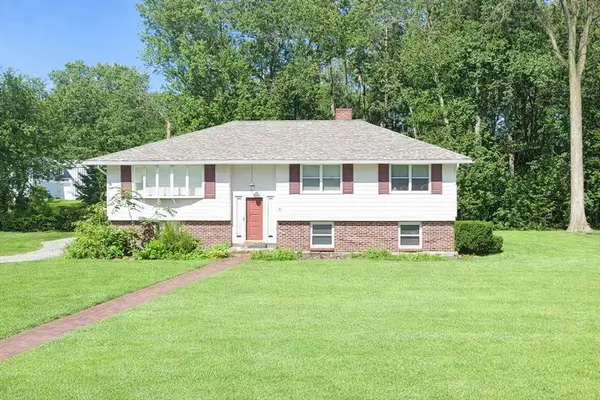 11 Rennie Dr, Andover, MA 01810