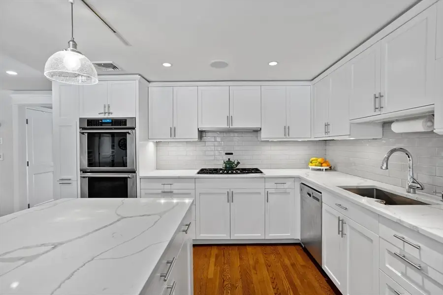 6 Meadowbrook Rd, Wellesley, MA 02481 - #2