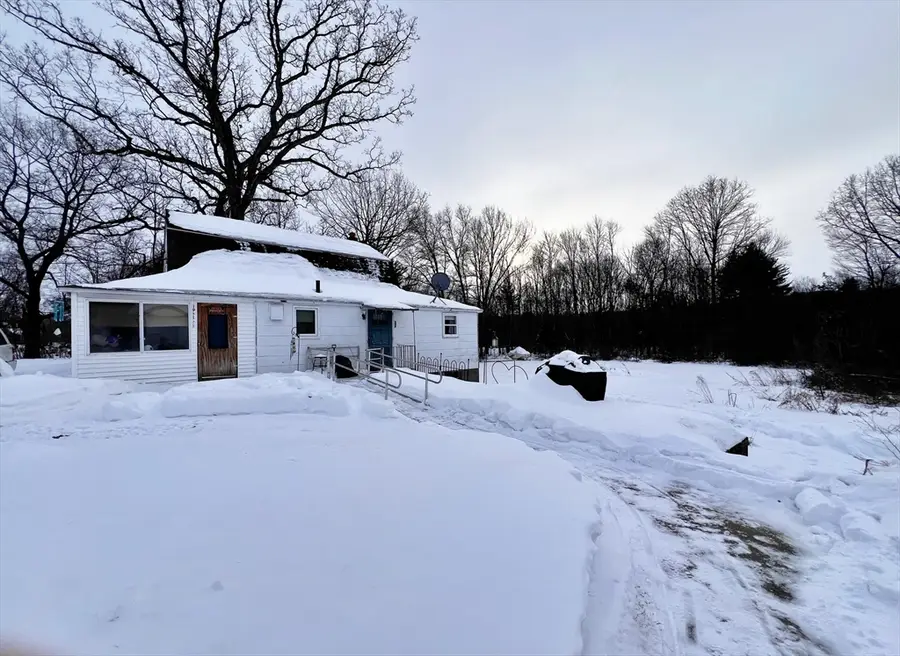 534 S West St, Feeding Hills, MA 01030 - #2