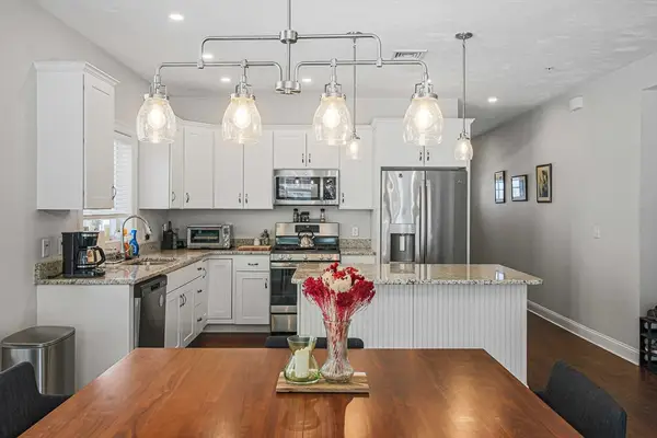 831 Ledgewood Way #831, Clinton, MA 01510