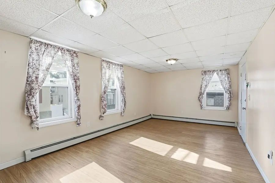 84 Healy St, Fall River, MA 02723 - #3