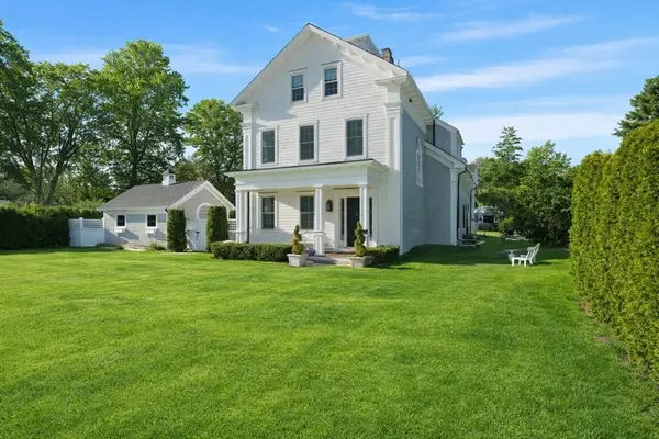 10 Franklin St, Dartmouth, MA 02748