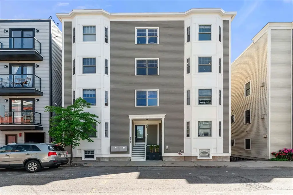134-136 W 9th St #1, Boston, MA 02127 - #1