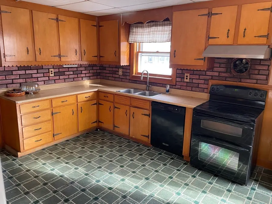 365 Lake Avenue, Worcester, MA 01604 - #2