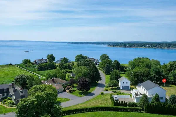 44 Seabury Point Rd, Duxbury, MA 02332