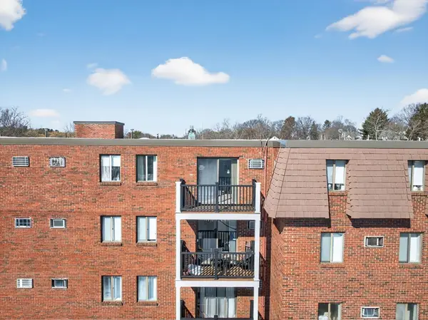 5 Washington St #D4, Reading, MA 01867