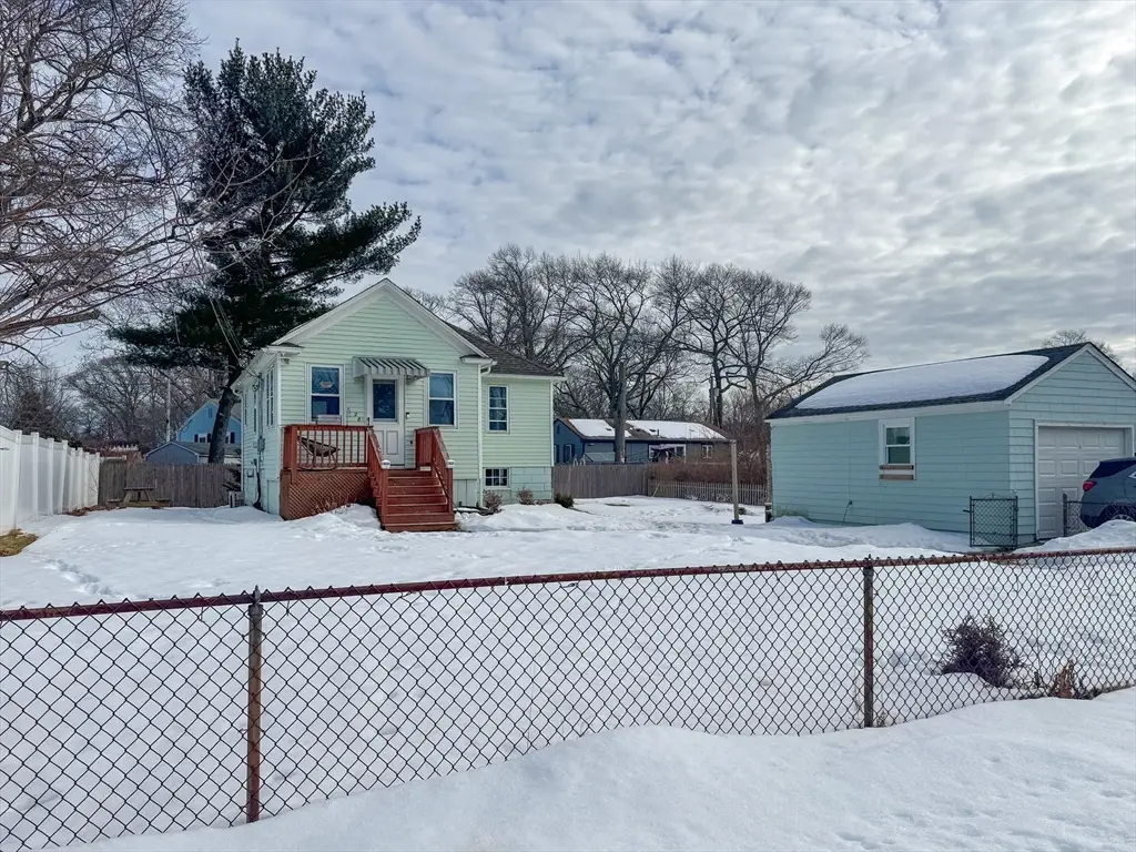 28 Burgess Dr, Warwick, RI 02886 - #1