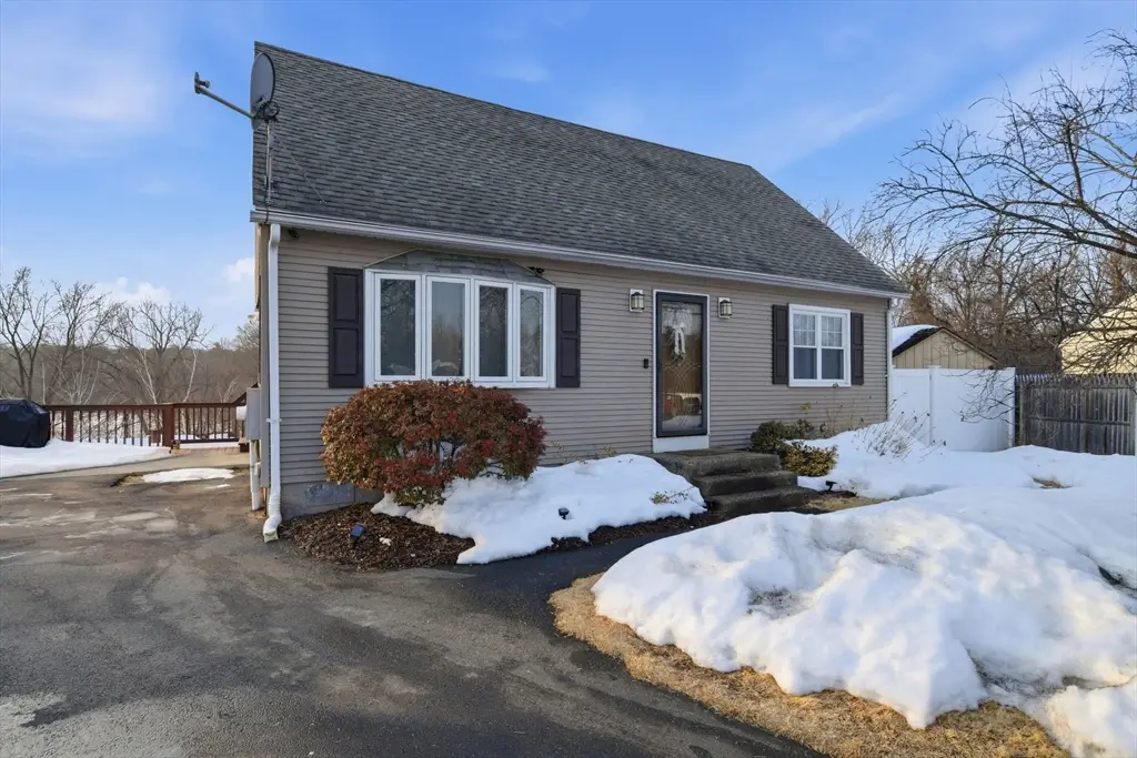 30 W Hill Road, Springfield, MA 01109 - #1