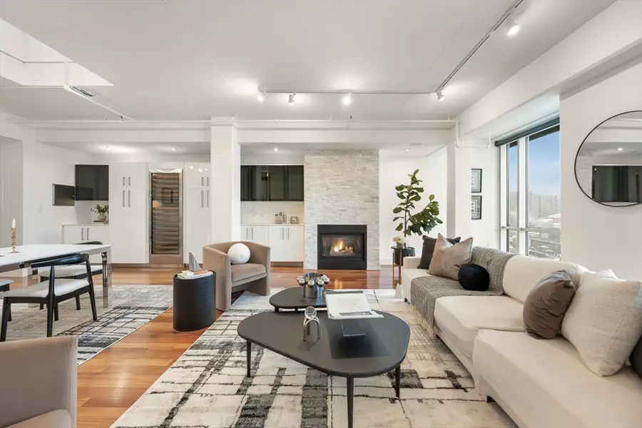 25 Channel Center St #PH201, Boston, MA 02210 - #2