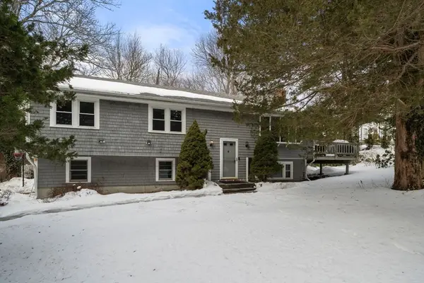 8 Blair Dr, Kingston, MA 02364