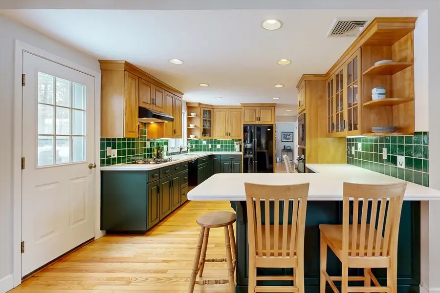 57 Colonial Rd, Medfield, MA 02052 - #2