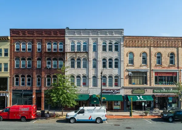 231 Main St #3R, Northampton, MA 01060