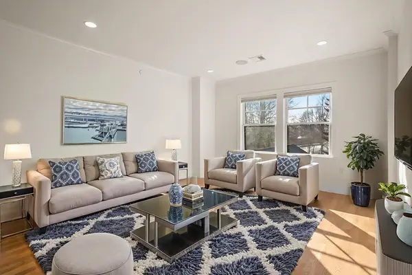 18 Robert St #14, Boston, MA 02131