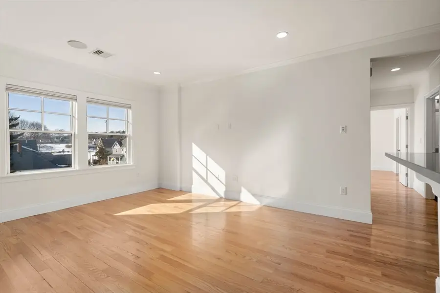 18 Robert St #14, Boston, MA 02131 - #3