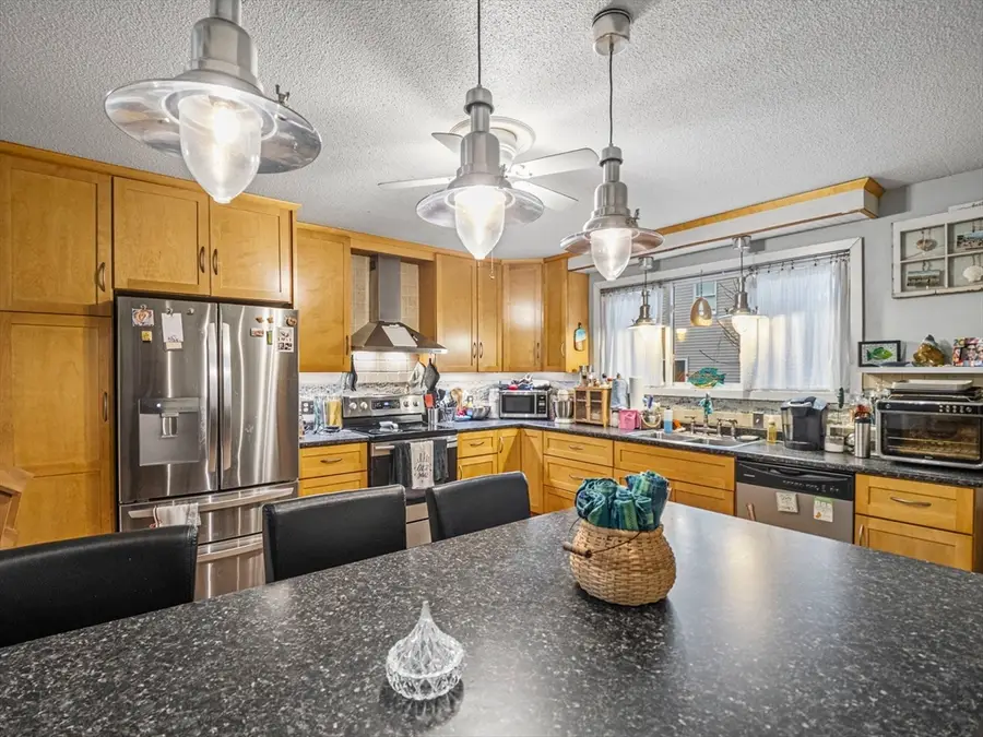 16 Felton St, Woburn, MA 01801 - #3