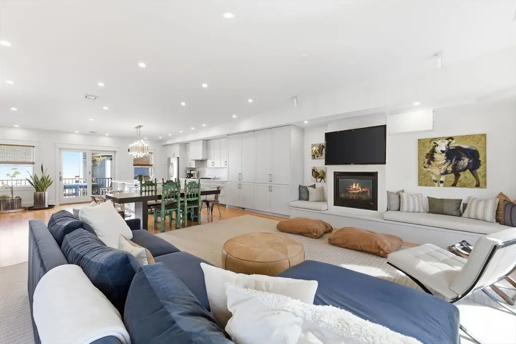 138 W 3rd St, Boston, MA 02127 - #1