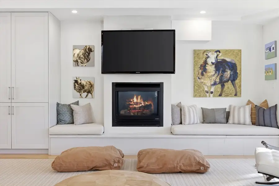 138 W 3rd St, Boston, MA 02127 - #3