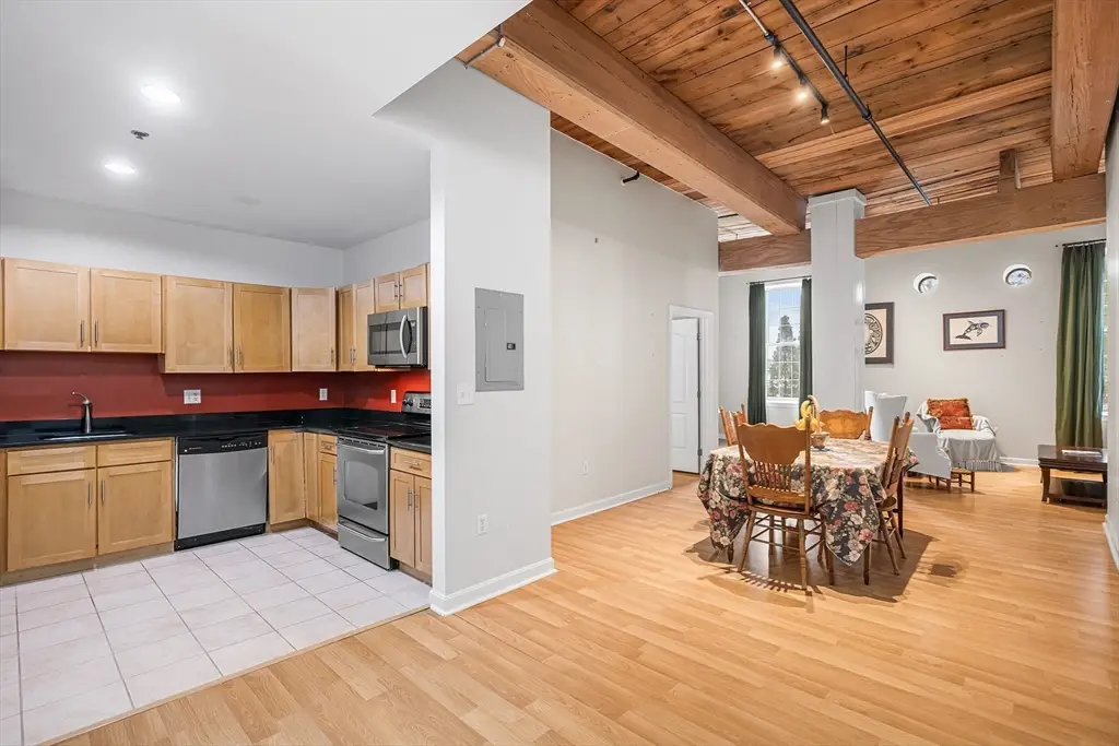 52 Lawrence Dr #M206, Lowell, MA 01854 - #1