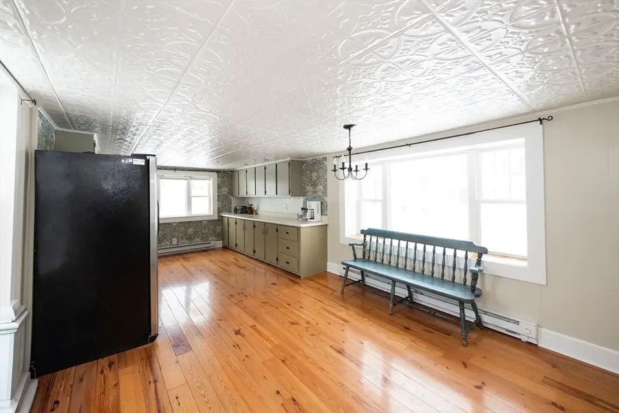 21 Maple St, Bellingham, MA 02019 - #3