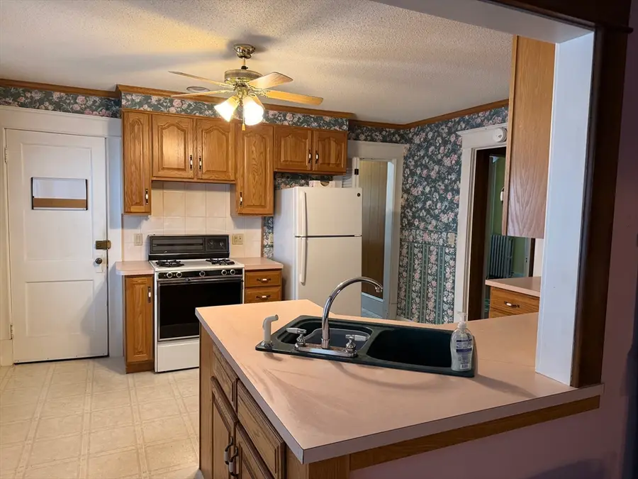 13-15 Pearl St, Holyoke, MA 01040 - #3