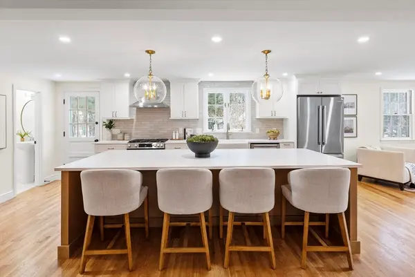 33 Oak Hill Rd, Wayland, MA 01778