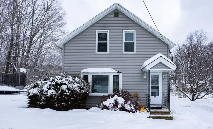 24 Railroad Ave, Dudley, MA 01507 - #2