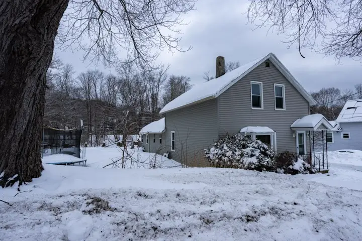 24 Railroad Ave, Dudley, MA 01507 - #3