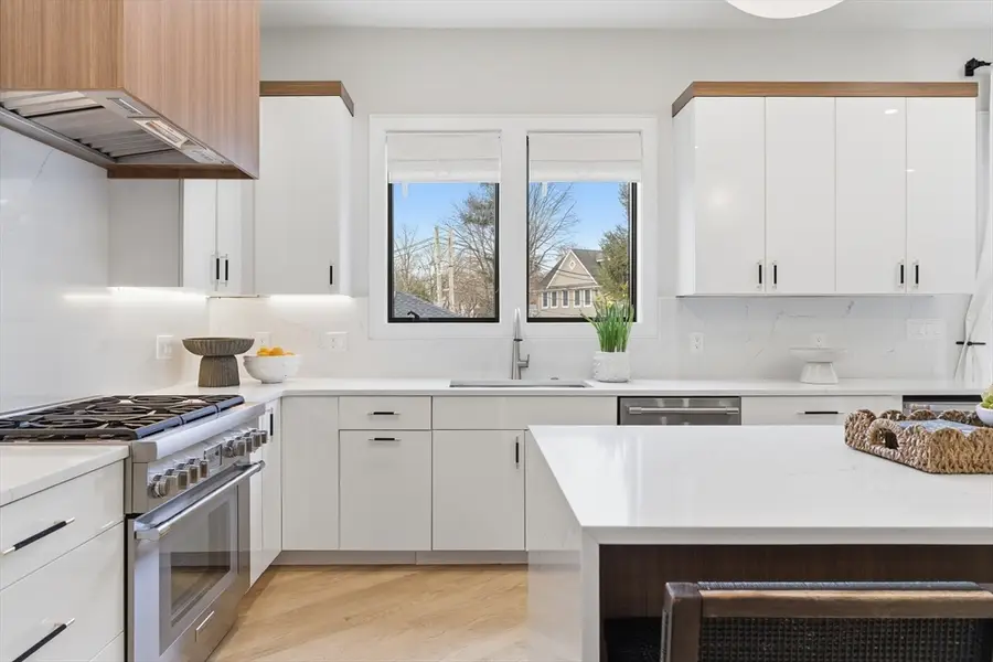 16-18 Josselyn Pl #16, Newton, MA 02461 - #3