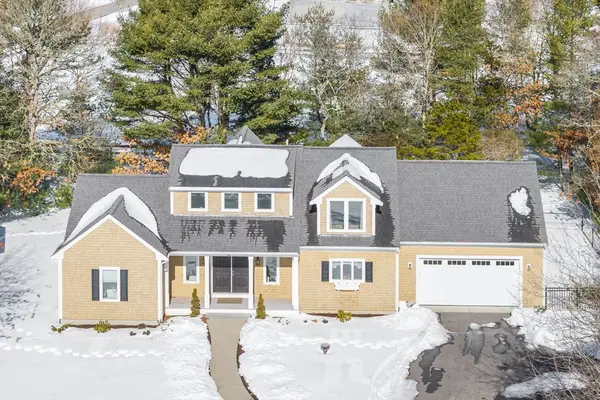 26 Crosswinds Way, Falmouth, MA 02536