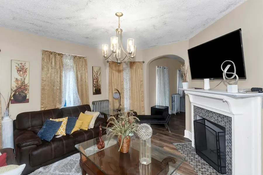 25 Dresden St, Springfield, MA 01109 - #3