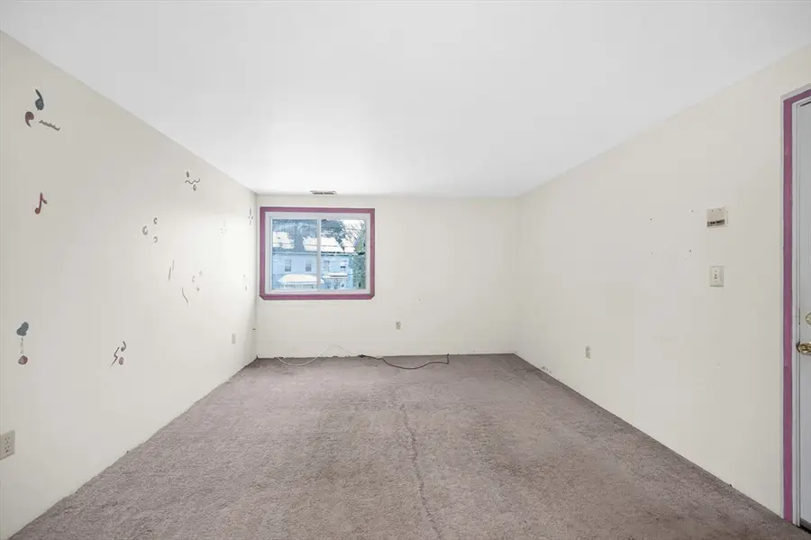 5 Lenox St #4, Lowell, MA 01852 - #3