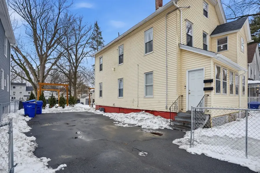 31 Washburn St, Springfield, MA 01107 - #3