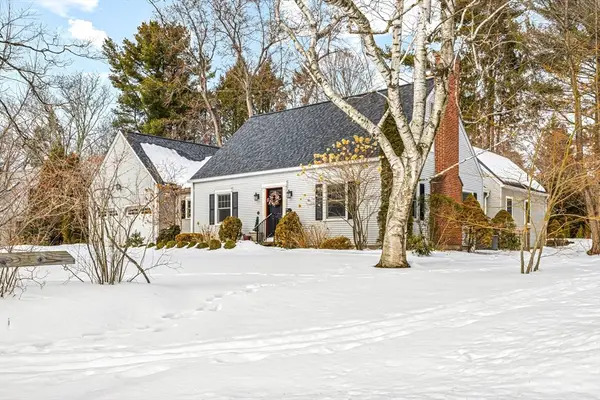 25 Woodbridge Ter, South Hadley, MA 01075