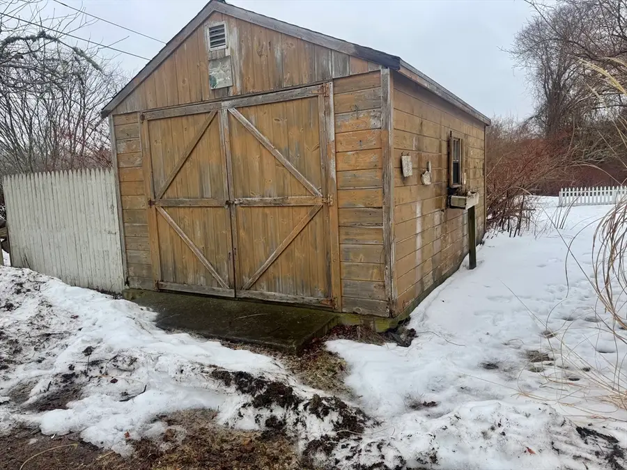 649 Horseneck Rd, Dartmouth, MA 02748 - #2