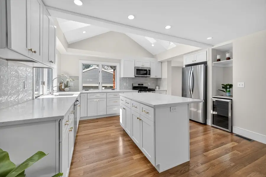 39-41 Neillian St, Bedford, MA 01730 - #3