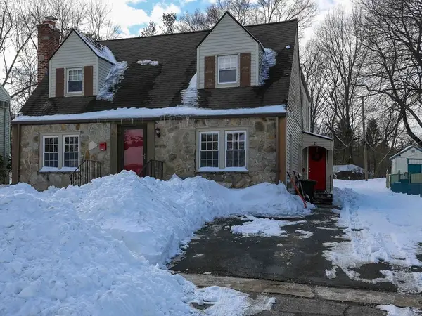 28 Walworth St, Worcester, MA 01602