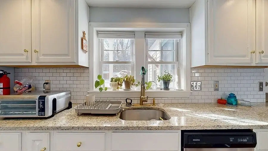 28 Walworth St, Worcester, MA 01602 - #3