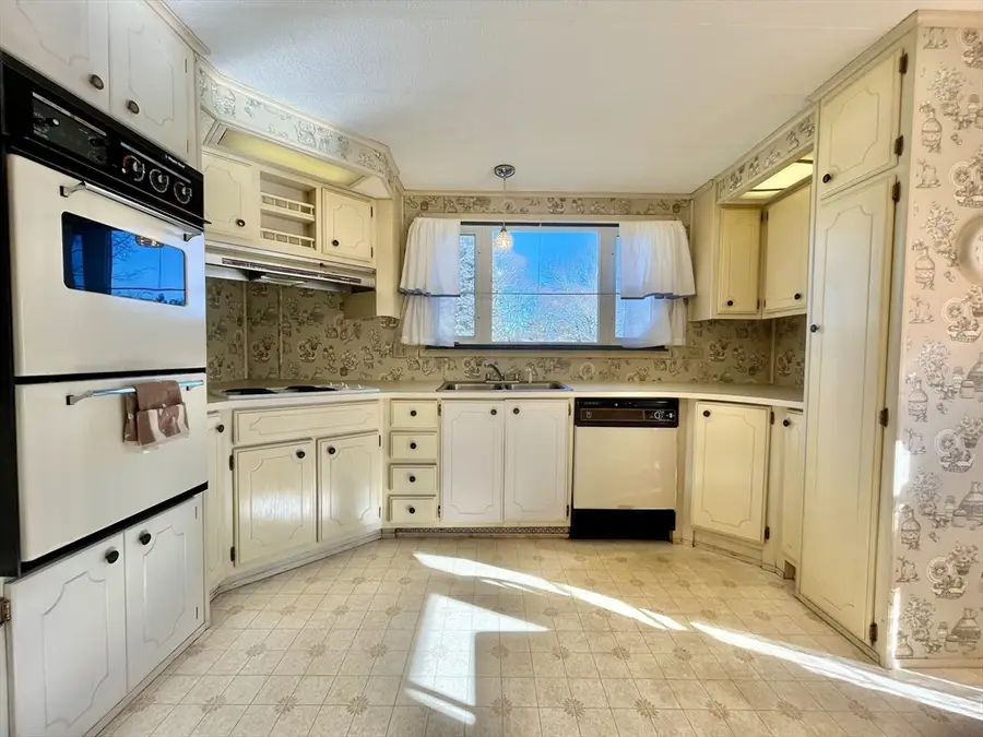 9 Chestnut Circle, Rockland, MA 02370 - #3