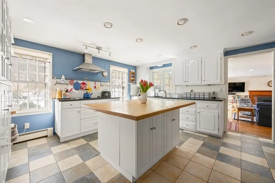 6 Brewster Rd, Wayland, MA 01778 - #3