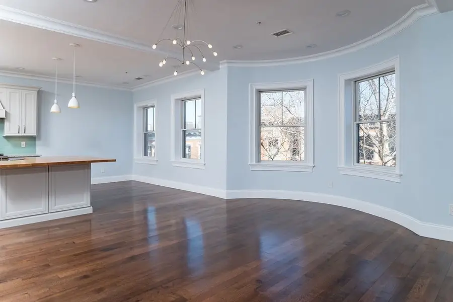 142 Fuller St #4, Brookline, MA 02446 - #3