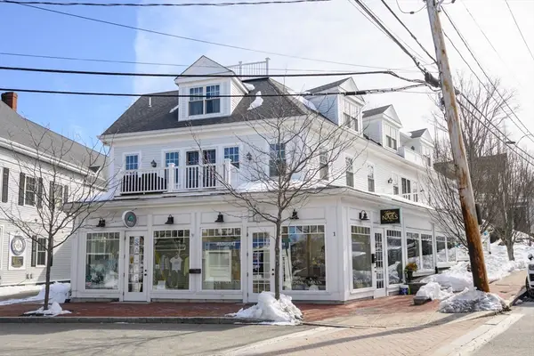 3 Brook St #A, Cohasset, MA 02025